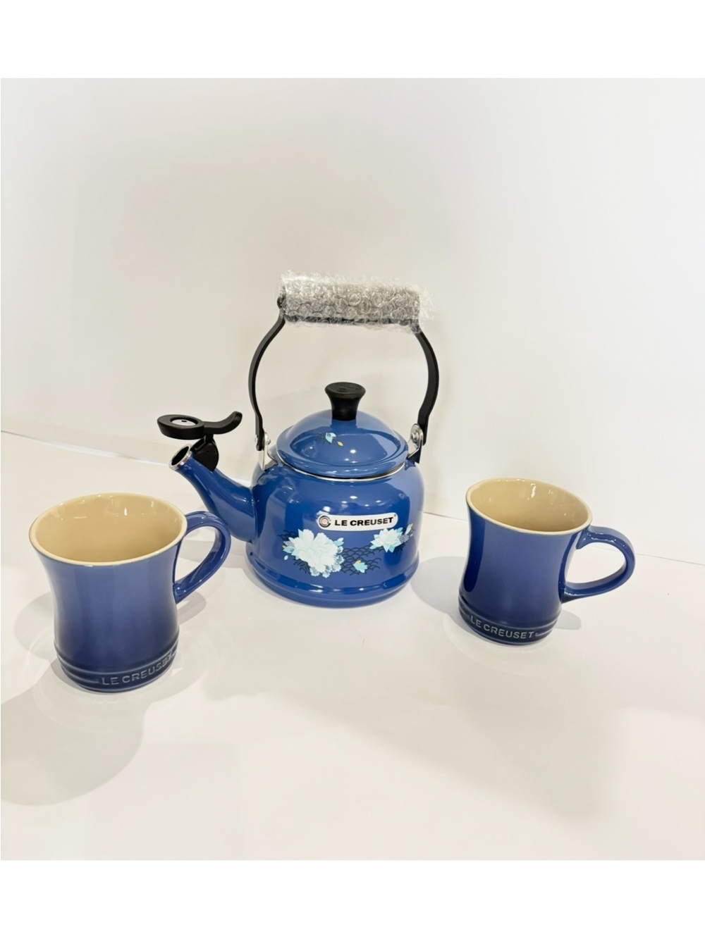 Le Creuset Cobalt Blue Enamel Teapot lotus collection and Two Mugs